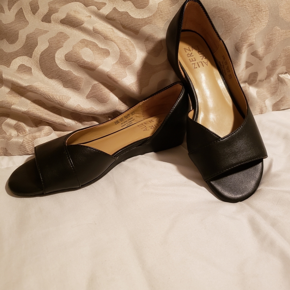 Naturalizer 5.5 open toe shoe
